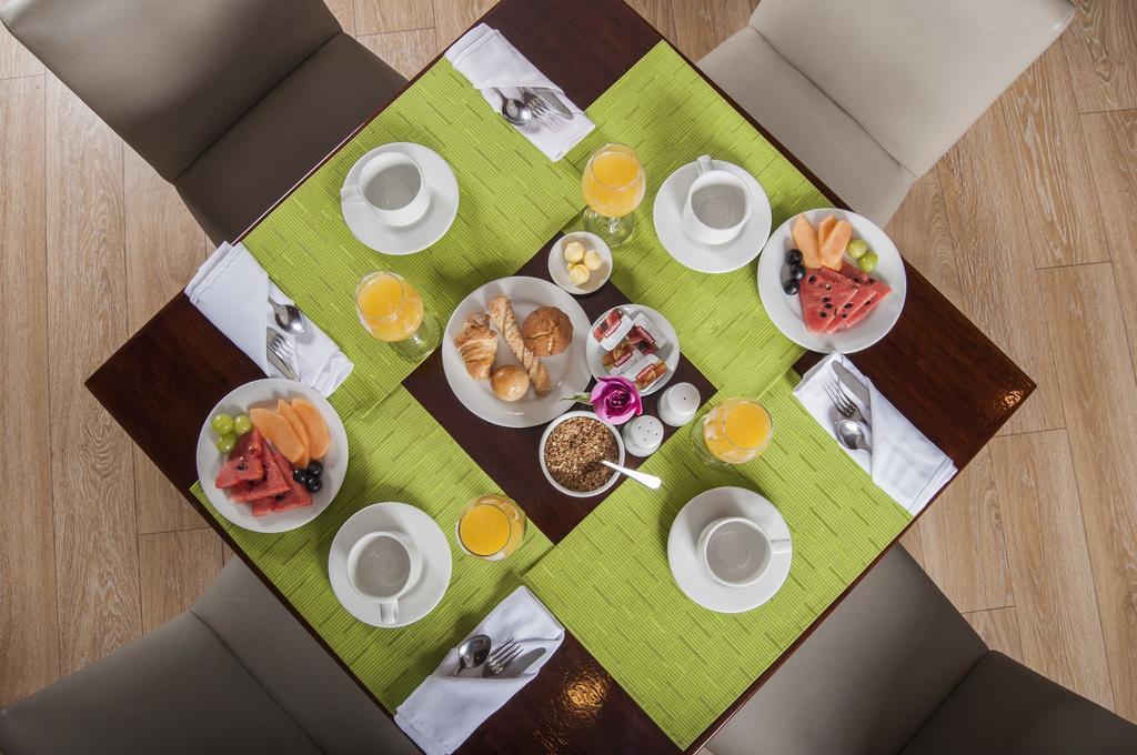 Hotel Reina Isabel Quito Dış mekan fotoğraf