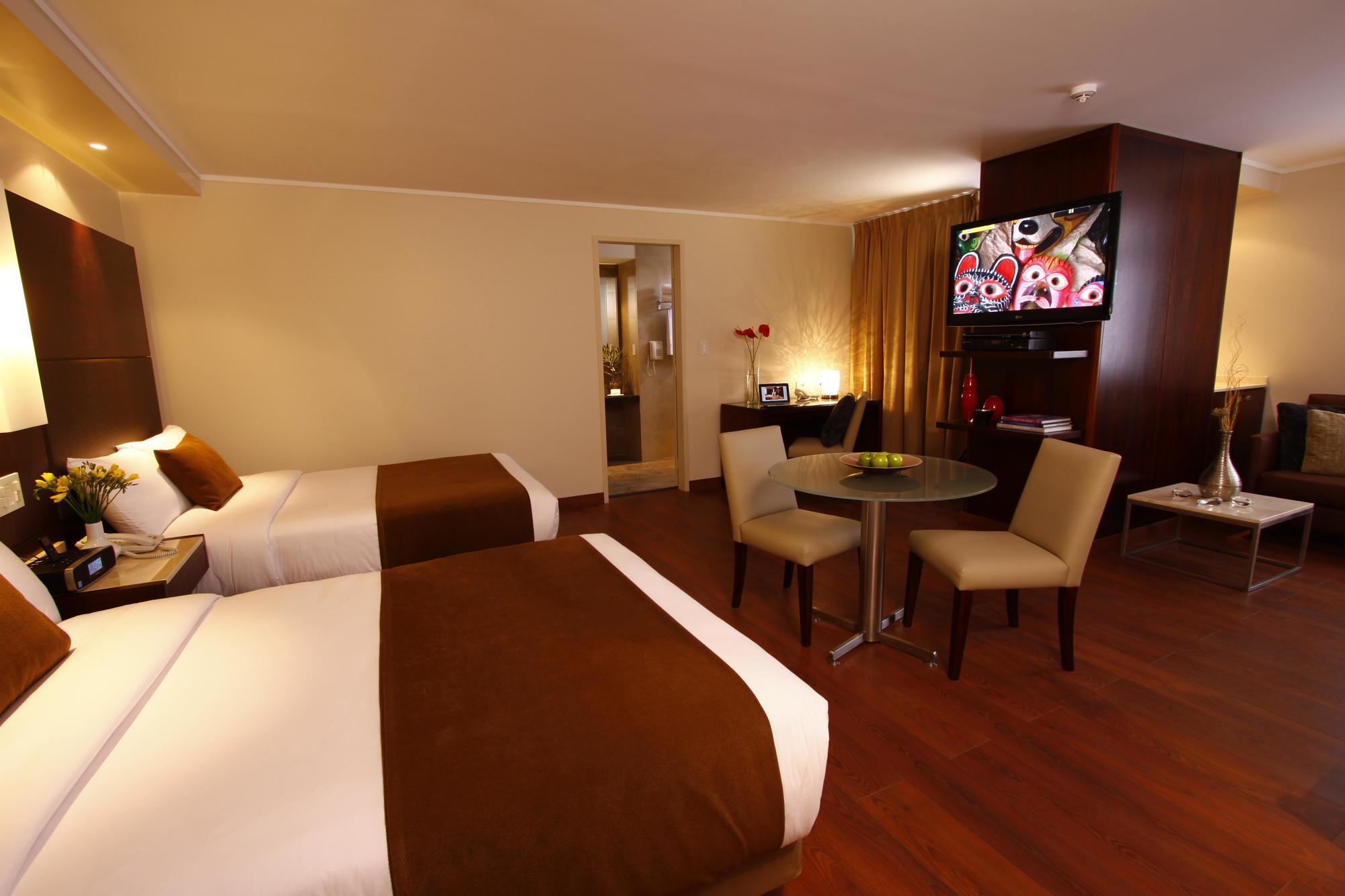 Hotel Reina Isabel Quito Dış mekan fotoğraf