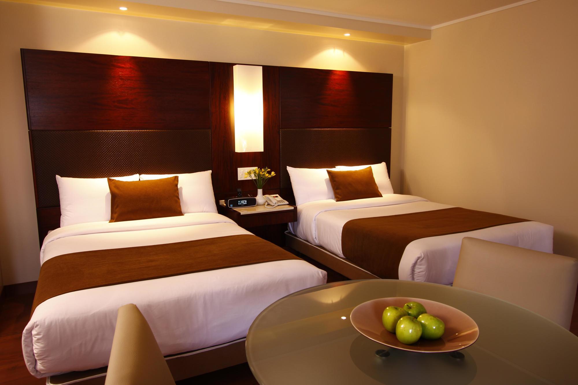 Hotel Reina Isabel Quito Dış mekan fotoğraf